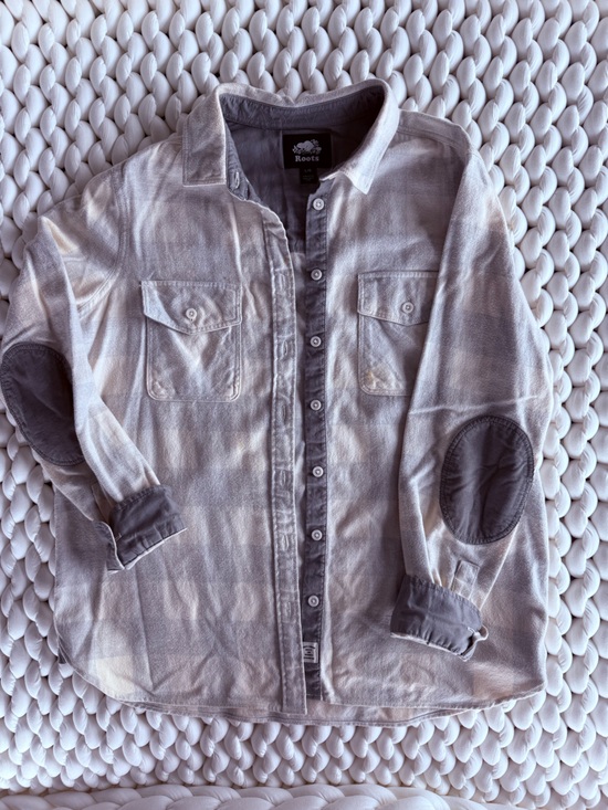 Roots Tops - Roots Button-Down Shirt in Light Gray with Light Pink Accents